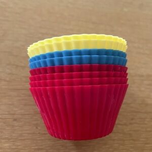 8 Wilton Silicone Cupcake Baking Muffin Liners